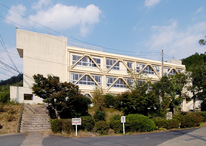 育成学校本館耐震改修工事の画像